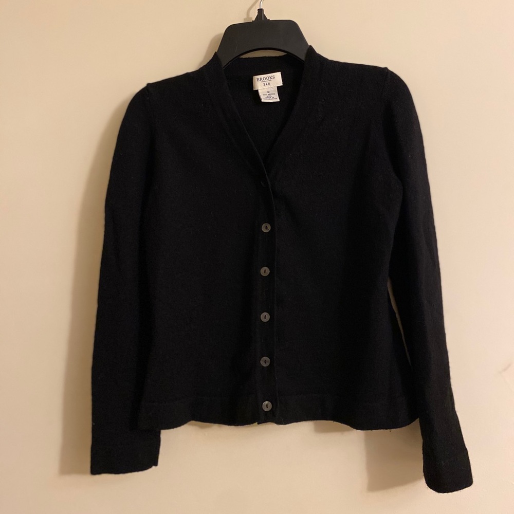 Brooks 346 women front button cardigan Sz M black